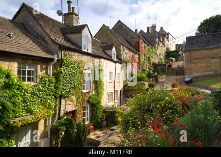 Die malerischen alten Hütten des Chipping Schritte, Tetbury, Cotswolds, Gloucestershire, VEREINIGTES KÖNIGREICH Stockfoto