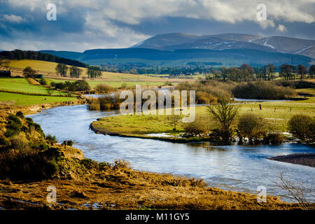 Den Fluss Clyde in Überflutung in South Lanarkshire, Schottland in der Nähe von Biggar Stockfoto