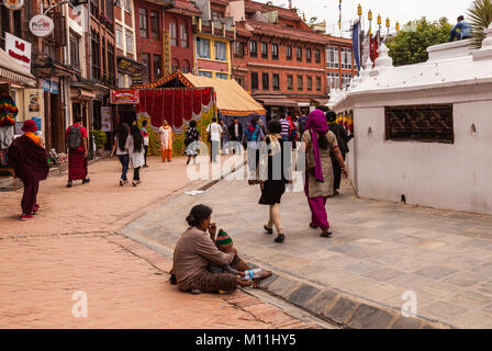 Menschen und Käufer an Nepal, Kathmandu, in der Nähe von Seto Machhendranath Tempel, Weltkulturerbe, UNESCO Stockfoto