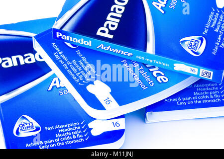 Foto von Paketen von Panadol Advance, einem schnell absorbierenden Paracetamol-Schmerzmittel, Großbritannien Stockfoto