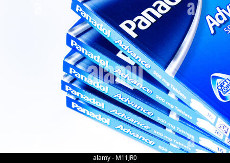 Foto von Paketen von Panadol Advance, einem schnell absorbierenden Paracetamol-Schmerzmittel, Großbritannien Stockfoto