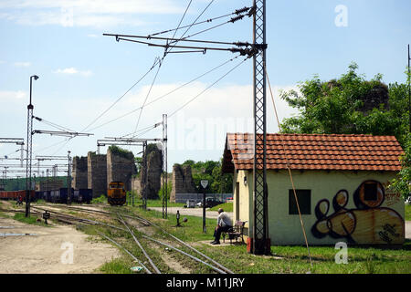 SMEDEREVO, Serbien - ca. Mai 2016 Bahnhof in der Nähe der Festung Stockfoto