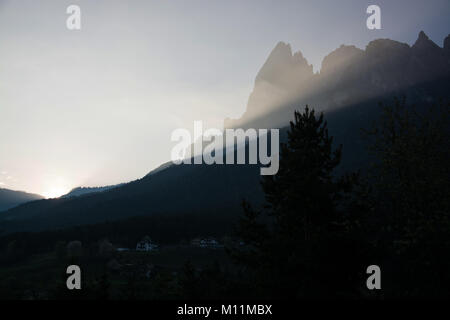 Der Langkofel Gruppe, Italienisch Langkofelgruppe, ist ein Bergmassiv in der westlichen Dolomiten, Südtirol, Italien. Stockfoto