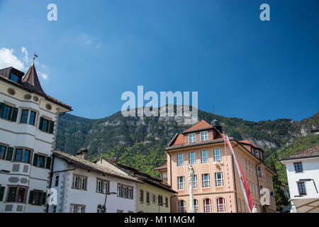 Kaltern an der Weinstraße, Italienisch Caldaro sulla Strada del Vino, ist eine Gemeinde in Südtirol in Norditalien. Stockfoto