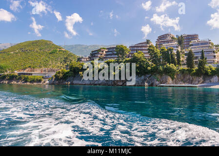 Dukley Gärten Wohnkomplex auf Zavala Halbinsel in Budva Stadt an der