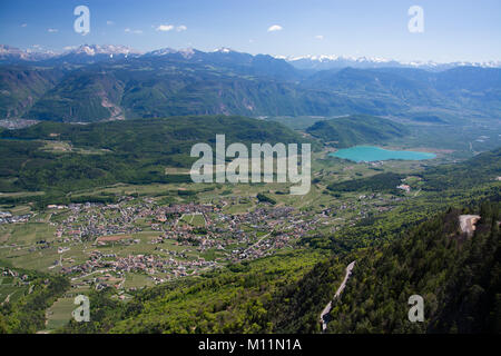 Kaltern an der Weinstraße, Italienisch Caldaro sulla Strada del Vino, ist eine Gemeinde in Südtirol in Norditalien. Stockfoto