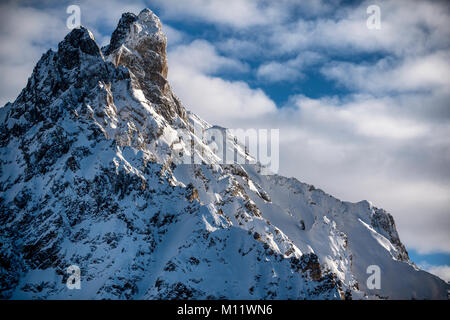 Die Aiguille du Obst Peak zwischen Courchevel und Meribel in den Französischen Alpen. Stockfoto