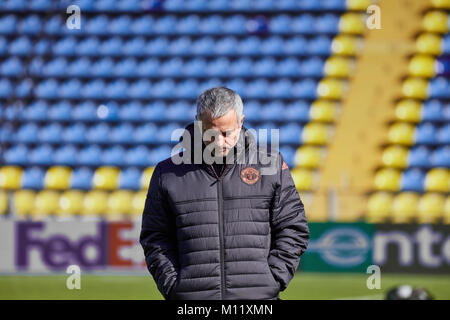Jose Mourinho, Trainer von Manchester United" auf dem Platz vor dem Spiel 1/8 Finale der Europa League zwischen FC" Rostov" und "Manchester United", Stockfoto