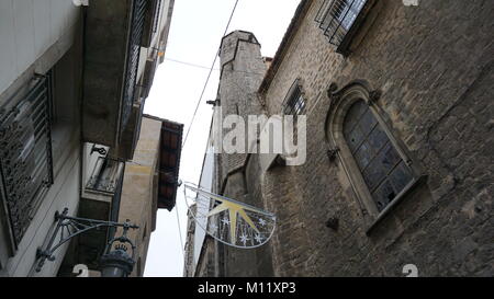 Barcelona, Spanien, Häuser in der Nähe der Rambla im Winter, Dezember 2017 Stockfoto