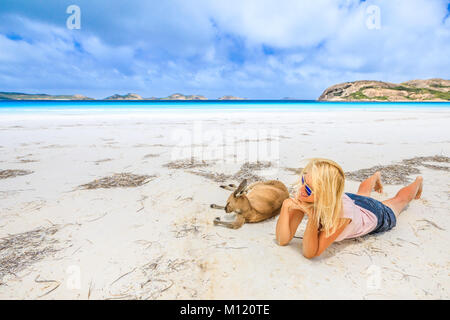 Frau mit Känguruh Australien Stockfoto