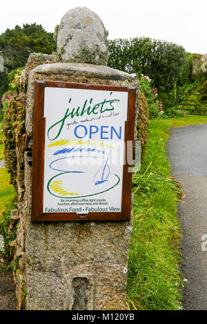 Ein Zeichen außerhalb Juliet's Garden Café und Restaurant Saint Mary's, Isles of Scilly, Vereinigtes Königreich Stockfoto