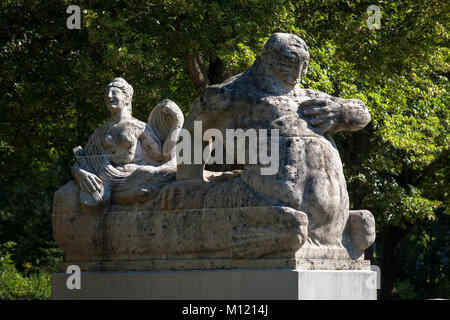 Deutschland, Köln, Statue am Rautenstrauch Canal am Karl-Schwering Platz im Stadtteil Lindenthal. Deutschland, Koeln, Statue am Rautenstra Stockfoto