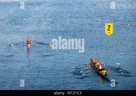 Deutschland, Köln, Boat Race Kurs am See Fuehlingen, sculler. Deutschland, Koeln, Regattastrecke bin Fuehlinger sehen, Ruderer. Stockfoto