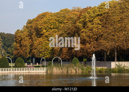 Deutschland, Köln, Teich am Bluecher Park in der Stadt Bezirke