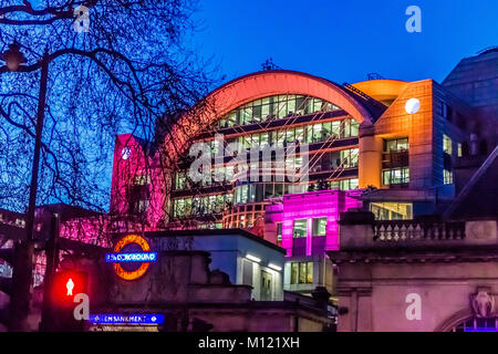 Embankment Station, Fluss. Stockfoto