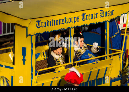 Deutschland, Köln, Karneval, Rosenmontag Prozession, der Karneval Gesellschaft treuer Husar in der Kathedrale. Deutschland, Koeln, Karneval, Rosenmontagsz Stockfoto