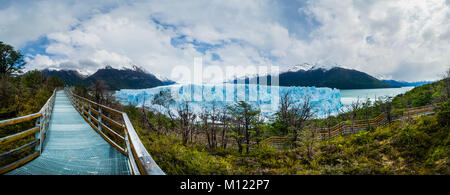 Brücke zur Aussichtsplattform auf der Gletscher Perito Moreno, Region von El Calafate, Provinz Santa Cruz, Patagonien, Argentinien Stockfoto