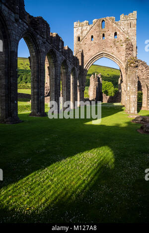 Die Ruinen von Llanthony Priory, Brecon Beacons, Wales Stockfoto