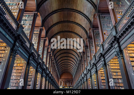 Die langen Raum in der alten Bibliothek, Trinity College, Dublin Stockfoto