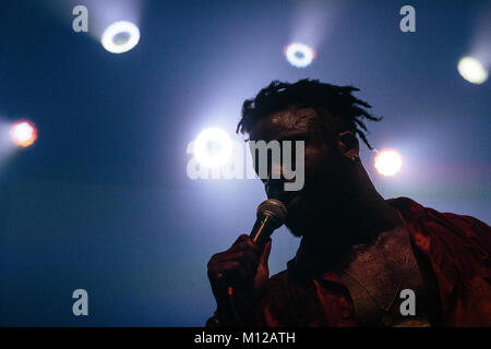 Der schottische Hip Hop und Pop Gruppe junge Väter führt ein Live Konzert in der polnischen Musik Festival Off Festival 2015 in Kattowitz. Die Gruppe besteht aus den drei Sänger/rapper Alloysious Massaquoi, Kayus Bankole und "G" Hastings. Polen, 07/08 2015. Stockfoto