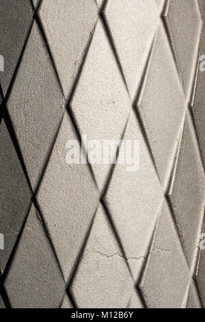 Details von Diamond Muster einer Straßenlaterne in Barcelona, Spanien. Stockfoto