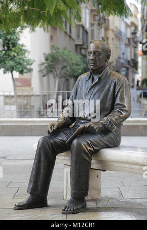 Pablo Picasso Statue des Bildhauers Francisco Lopez Hernandez am Plaza de la Merced Málaga Spanien Stockfoto