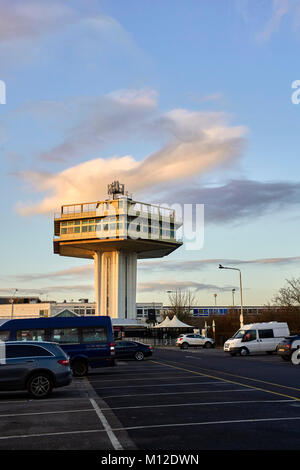 Die Güteklasse II Tower im Lancaster Forton Dienstleistungen auf der Autobahn M6 Richtung Norden aufgeführt Stockfoto