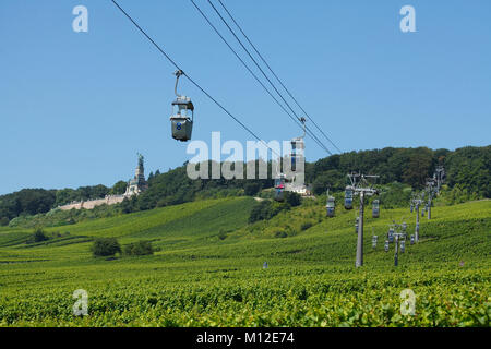 Gondeln, Seilbahn zum Niederwalddenkmal Monument, Rüdesheim, Hessen, Deutschland, Europa ich Seilbahn zum Niederwalddenkmal, Rüdesheim am Rhein, Rheinga Stockfoto