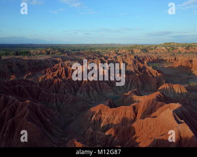 Die marslandschaft von Cuzco, die Rote Wüste, Teil der Kolumbianischen Tatacoa Wüste. Die Gegend ist eine uralte getrocknete Wald und beliebtes Reiseziel Stockfoto