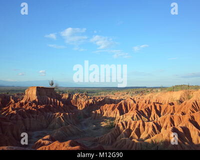 Die marslandschaft von Cuzco, die Rote Wüste, Teil der Kolumbianischen Tatacoa Wüste. Die Gegend ist eine uralte getrocknete Wald und beliebtes Reiseziel Stockfoto