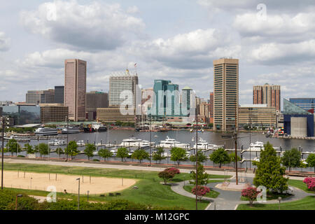 Blick vom Federal Hill Park über Baltimore Inner Harbor Richtung Downtown Baltimore, Maryland, USA. Stockfoto