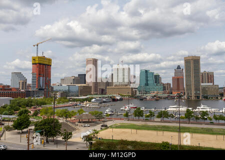 Blick vom Federal Hill Park über Baltimore Inner Harbor Richtung Downtown Baltimore, Maryland, USA. Stockfoto