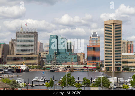 Blick vom Federal Hill Park über Baltimore Inner Harbor Richtung Downtown Baltimore, Maryland, USA. Stockfoto