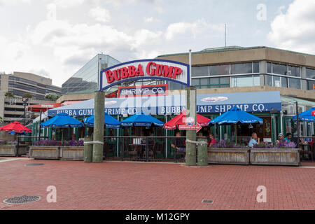 Das Bubba Gump Shrimp Co Restaurant im Inneren Hafen, in Baltimore, Maryland, USA. Stockfoto