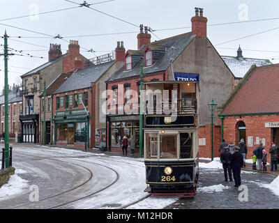 STANLEY, County Durham/UK - Januar 20: alte Straßenbahn im Norden von England Open Air Museum in Stanley, County Durham am 20. Januar 2018. Nicht identifizierte Personen Stockfoto