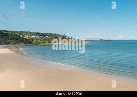 Blick vom Fuß des South West Coast Path rund um die Bucht von St Ives, Cornwall, Großbritannien Stockfoto