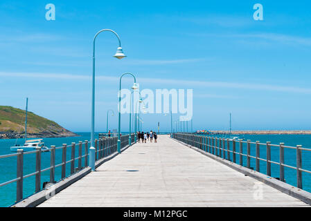 Coffs Harbour, NSW, Australien - 20 Dezember, 2017: Blick über Steg Wahrzeichen in Coffs Harbour, einer der beliebtesten Familienurlaub Reiseziele Stockfoto