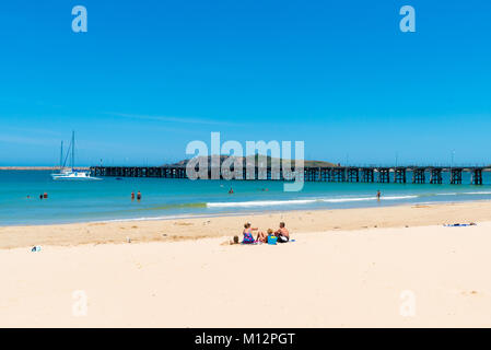 Coffs Harbour, NSW, Australien - 20 Dezember, 2017: Australische Küste sand Strand in Coffs Harbour, Australien, einer der beliebtesten Familienurlaub d Stockfoto