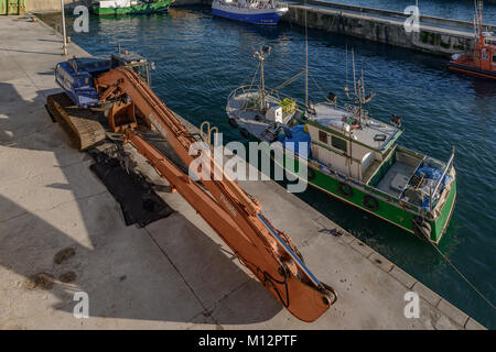 Fischerhafen Marina. Dorf von Llanes, Kantabrischen Meer, Asturien, Spanien Europa Angeln Stockfoto