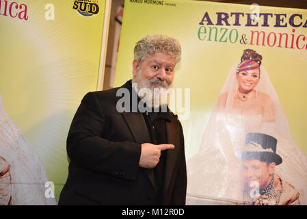 Neapel, Italien. 24 Jan, 2018. Lello Arena während der fotoshooting von Finalmente Sposi. Credit: Paola Visone/Pacific Press/Alamy leben Nachrichten Stockfoto