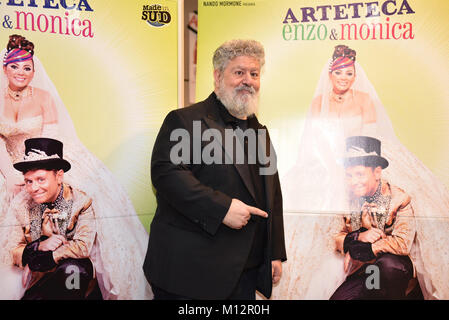 Neapel, Italien. 24 Jan, 2018. Lello Arena während der fotoshooting von Finalmente Sposi. Credit: Paola Visone/Pacific Press/Alamy leben Nachrichten Stockfoto