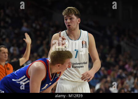 Madrid, Spanien. 25 Jan, 2018. Luca Doncic, #4 von Real Madrid 2017/2018 dargestellt während der Turkish Airlines EuroLeague Saison Runde 20 Spiel zwischen Real Madrid und Anadolu Efes an WiZink Zentrum in Madrid. Credit: Jorge Sanz/Pacific Press/Alamy leben Nachrichten Stockfoto