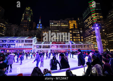 Eislaufplätze im Bryant Park in New York City Stockfoto