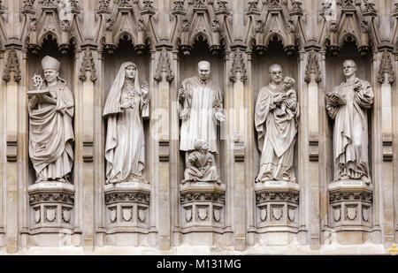 Westminster Abbey Detail der Fassade mit 20. Jahrhundert christliche Märtyrer Janani Luwum, Großfürstin Elisabeth von Russland, Martin Luther King Jr., Oscar Rom Stockfoto