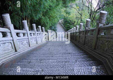 Treppe in die Natur (Kunming, Yunnan, China) Stockfoto