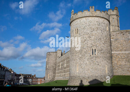 Windsor, Großbritannien. 25. Januar, 2018. Die Mauern von Schloss Windsor. Stockfoto