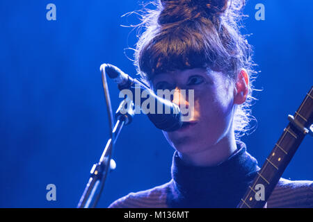 London, Großbritannien. 25. Januar, 2018. Kate Ställe von Dies ist der Satz live auf der Bühne in der O2 Shepherds Bush Empire in London. Foto Datum: Donnerstag, 25. Januar 2018. Credit: Roger Garfield/Alamy leben Nachrichten Stockfoto