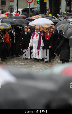 Lyon, Frankreich, 26. Jan. 2018: Paul Bocuse Sarg wird durch die Straße zu Kathedrale Saint-Jean in Mittel-ost-Lyon (Frankreich). Credit: Serge Mouraret/Alamy leben Nachrichten Stockfoto