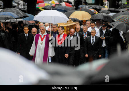 Lyon, Frankreich, 26. Jan. 2018: Paul Bocuse Sarg wird durch die Straße zu Kathedrale Saint-Jean in Mittel-ost-Lyon (Frankreich). Credit: Serge Mouraret/Alamy leben Nachrichten Stockfoto