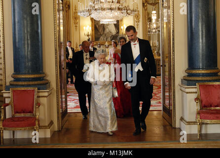 Spanien. 17 Jan, 2018. König Felipe von Spanien und Königin Letizia von Spanien mit Königin Elisabeth II. des Vereinigten Königreichs von Großbritannien und Nordirland und Prinz Philip, Herzog von Edinburgh während Staatsbesuch in Großbritannien in London, UK. © Casa de su Caridad el Rey Credit: Jack Abuin/ZUMA Draht/Alamy leben Nachrichten Stockfoto